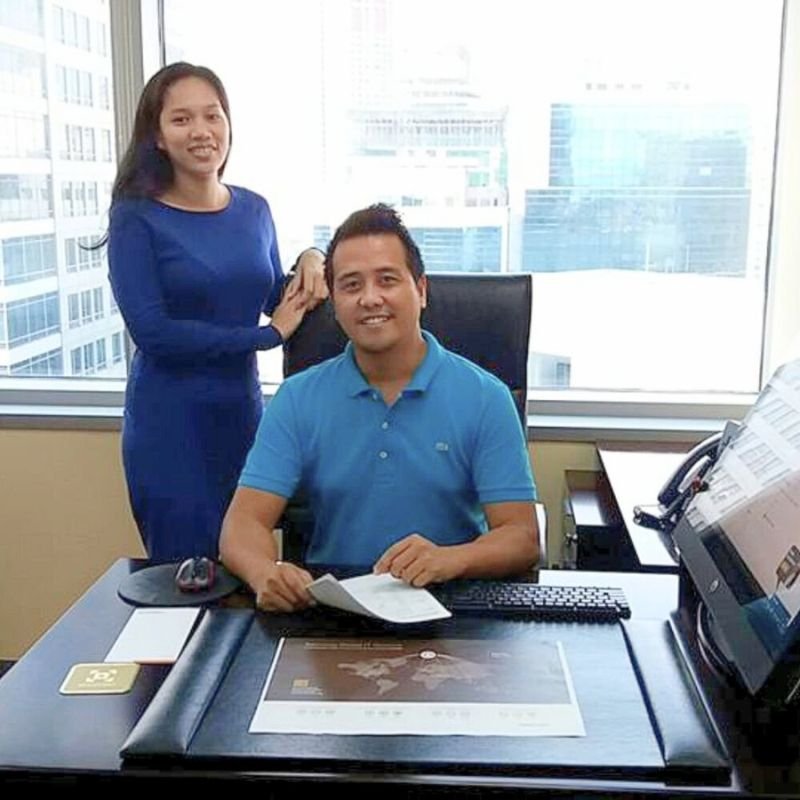 licensed broker licensed broker